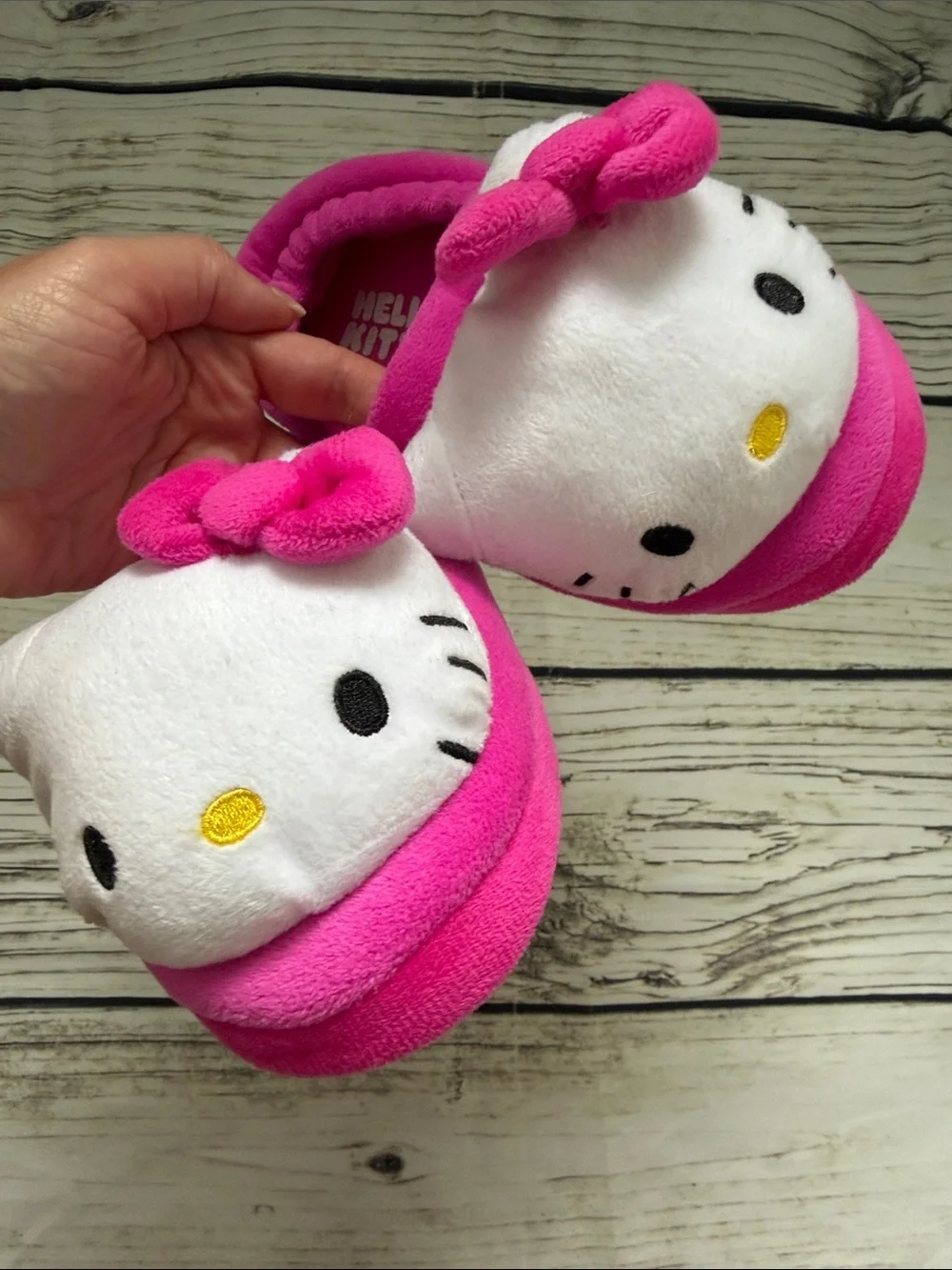 ♡ Girl’s Hello Kitty Hot Pink and White Plush Slippers XL 11/12